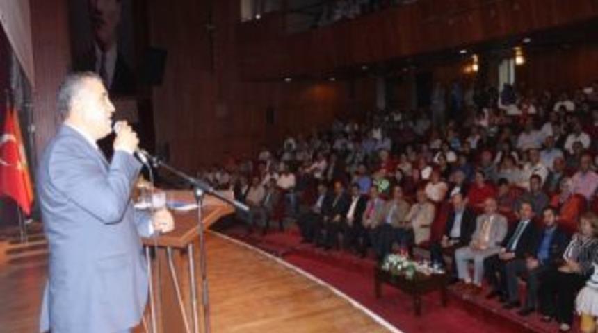 Pamuk: "ter&ouml;r, T&uuml;rkiye'nin Ayaklarına Bağlanmış Bir Prangadır"