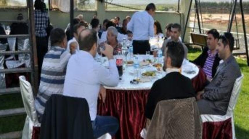 Gazeteciler Bahar Tv&rsquo;nin Mangal Partisinde Buluştu