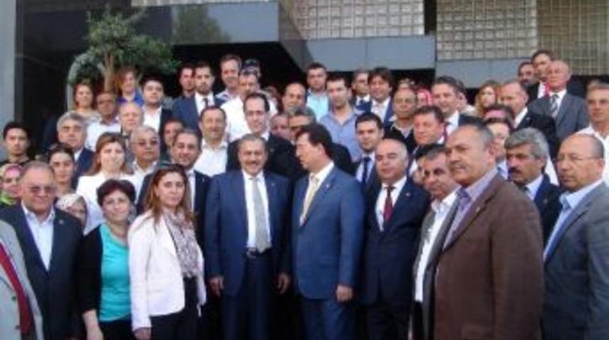 Ak Partili Bakan Mhp&rsquo;li Belediye Başkanını &Ouml;vd&uuml;