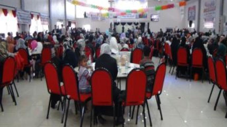 Tatvan&rsquo;da Yetimler Sevindirildi