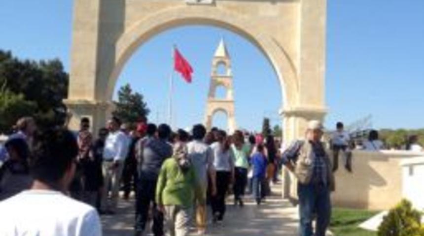 Aksu Belediyesi'nin &Ccedil;anakkale Gezisi B&uuml;y&uuml;k Ilgi G&ouml;r&uuml;yor