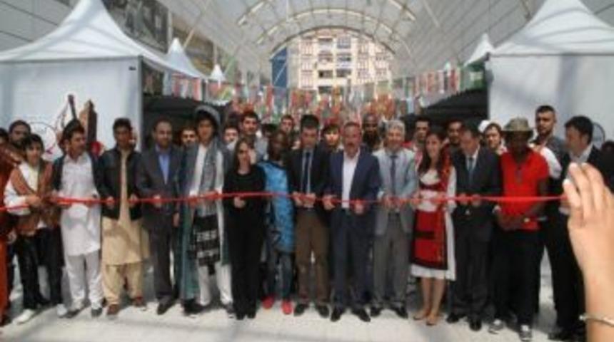 Uluslararası &Ouml;ğrenci Buluşması Renkli G&ouml;r&uuml;nt&uuml;lere Sahne Oldu