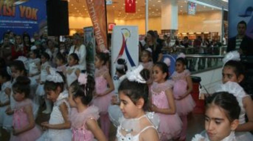 Minikler Alışveriş Merkezini Şenlendirdi