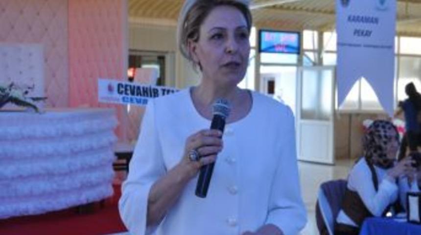 Polis Eşlerinden Yardım &Ccedil;ayı