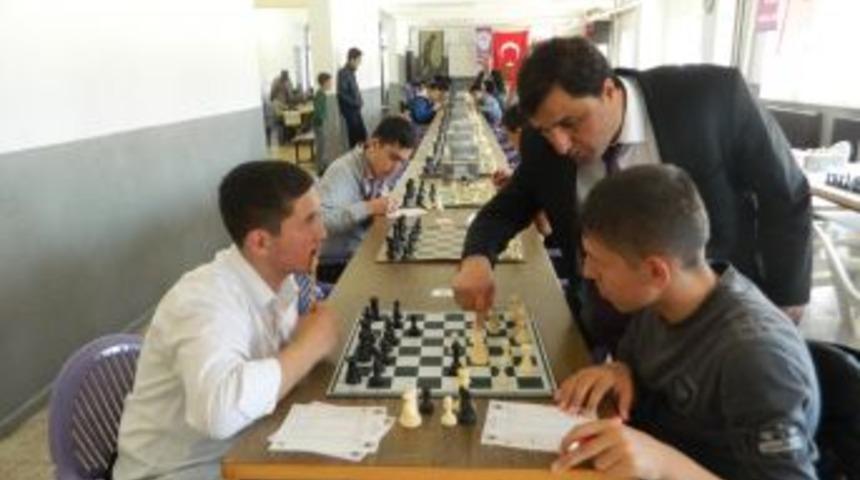 Acıpayam'da Satran&ccedil; Turnuvası Yapıldı