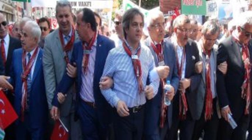 Taksim&rsquo;de Kasnak Kullanıp, Horon Teptiler