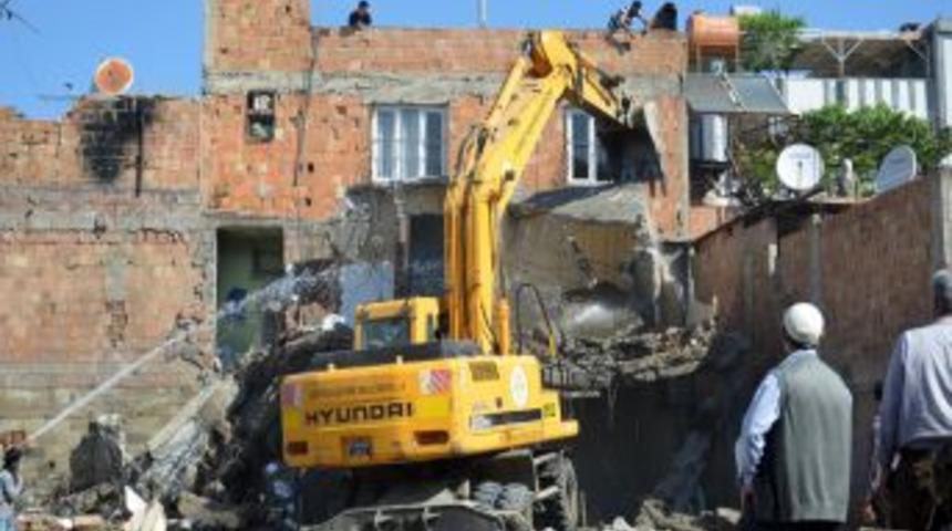 Kuzeyle G&uuml;neyi Bağlayacak Proje I&ccedil;in Yıkım S&uuml;r&uuml;yor