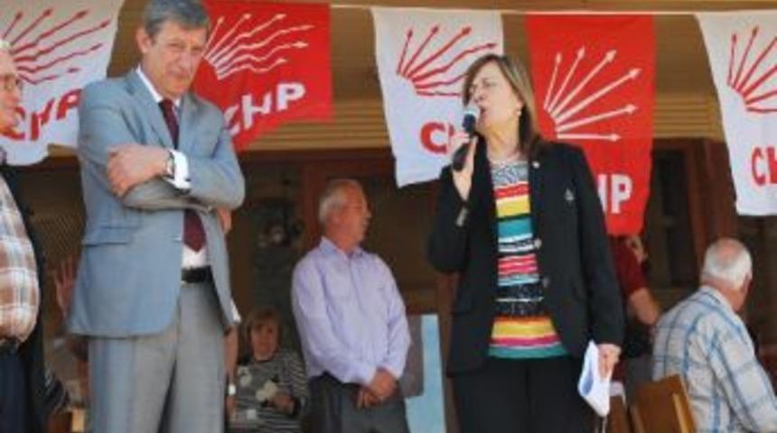 K&uuml;&ccedil;&uuml;kk&ouml;yl&uuml; Cumhuriyet Kadınlarının Şeytan Sofrası &Ccedil;ıkarması