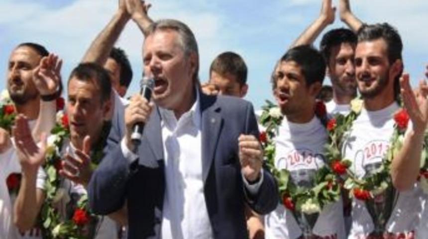 Ayvalık&rsquo;ta G&ouml;rkemli Şampiyonluk Kutlaması