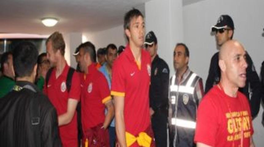 Galatasaray Kafilesi Stada Geldi