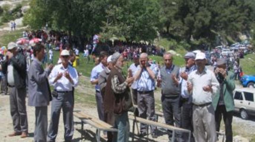 Şatırlar K&ouml;y&uuml;nde Geleneksel Hayır Yemeği