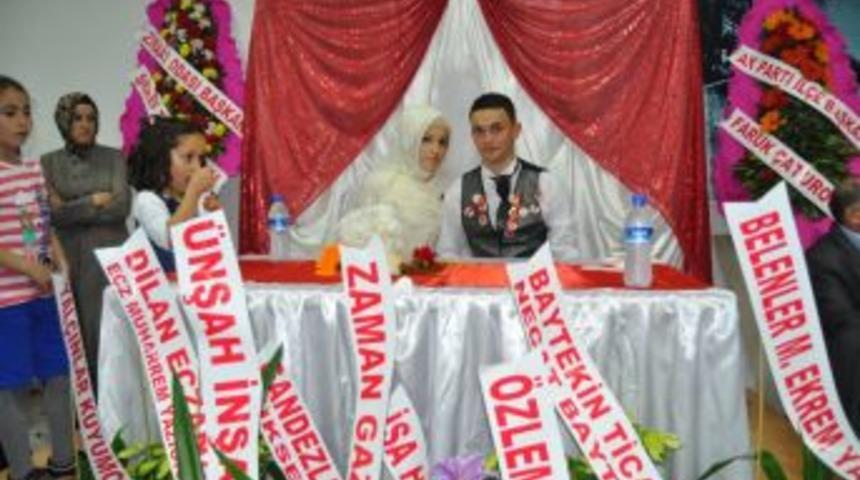 &Ouml;zcan ve Acar ailelerinin mutlu g&uuml;n&uuml;
