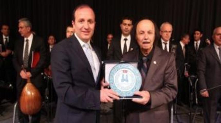 T&uuml;rk Tasavvuf M&uuml;ziği Korosu Alvarlı Efenin Eserleriyle G&ouml;z Doldurdu