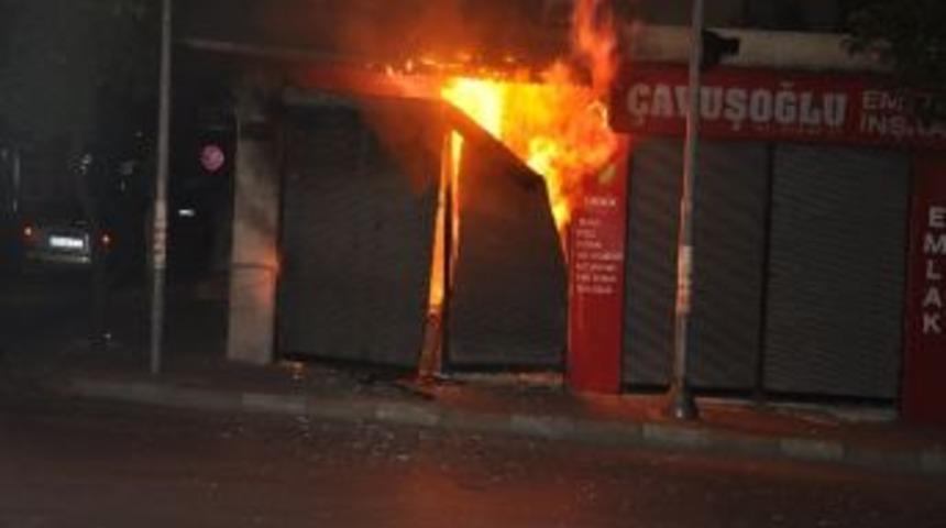 Av Malzemeleri Satan D&uuml;kkan Cayır Cayır Yandı