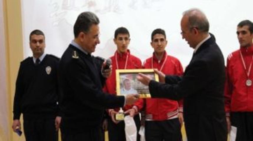 Vali Yurdakul Polis Adaylarına Konferans Verdi