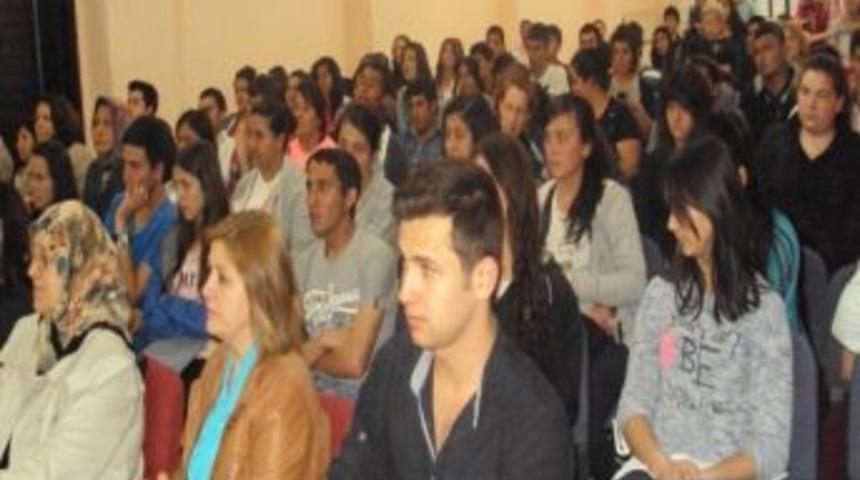 Burhaniye&rsquo;de D&uuml;nya Tiyatrolar G&uuml;n&uuml;&rsquo;n&uuml; Kutlandı