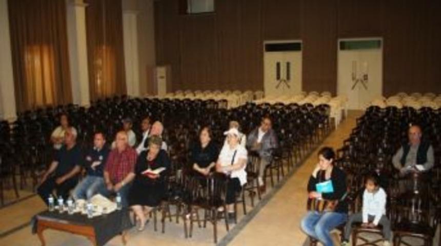 Ayvalık&rsquo;ta Sağlık Semineri Boş Sandalyelere Verildi