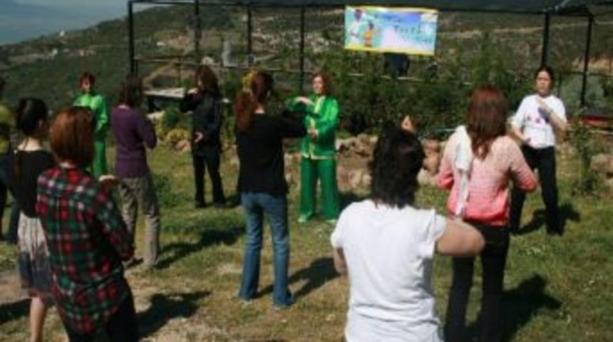 Aktiffelsefe, Tai Chi Ve Chi Qigong G&uuml;n&uuml;n&uuml; Kutladı