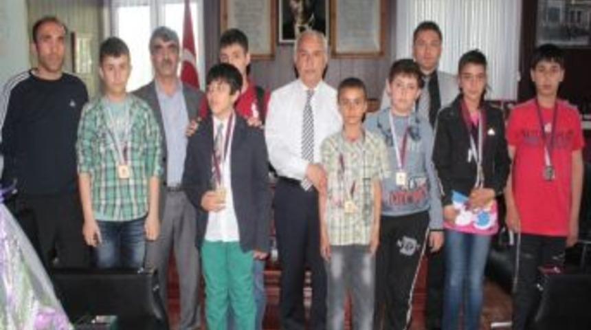 &Ouml;zel Eğitim Ve Uygulama Merkezi 25 Madalya İle D&ouml;nd&uuml;