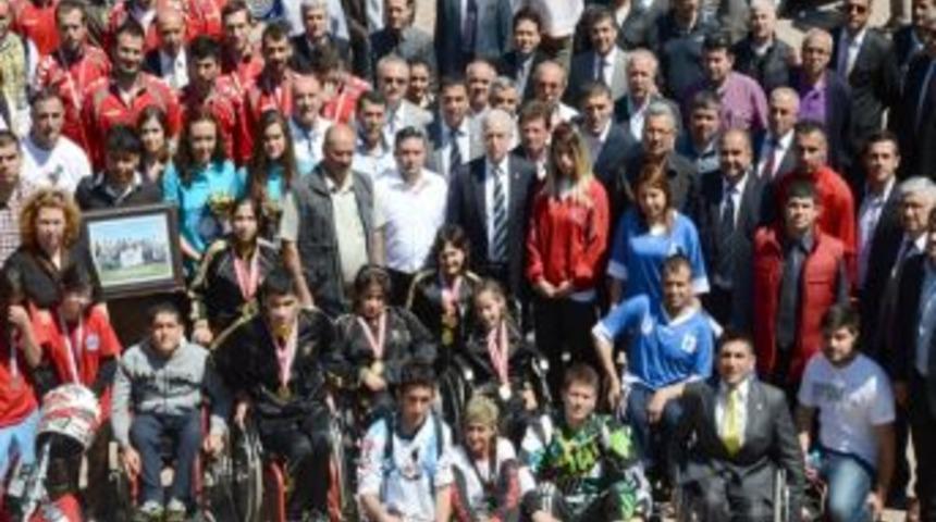 Aldırmaz Şampiyonlarla Buluştu