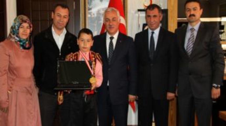 Matematik Dahisine Hediye Bilgisayar