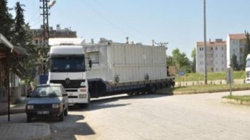 Uzun Ve Geniş Ara&ccedil;lar Trafiği Fel&ccedil; Etti