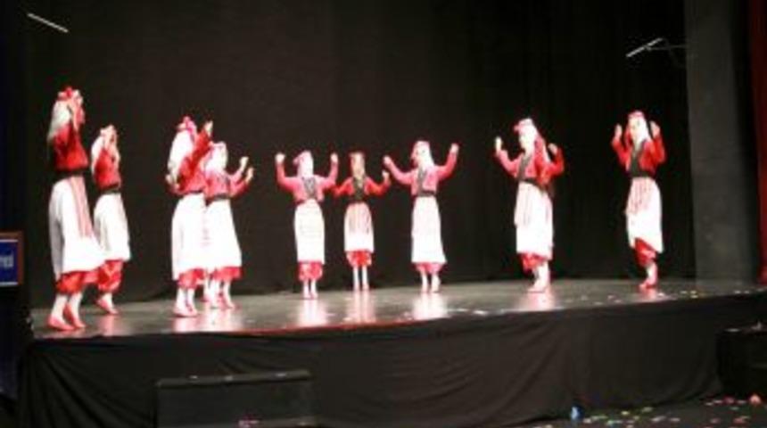 D&uuml;nyada 300 Bin &Ccedil;ocuk Asker, &Ouml;l&uuml;yor Veya &Ouml;ld&uuml;r&uuml;yor