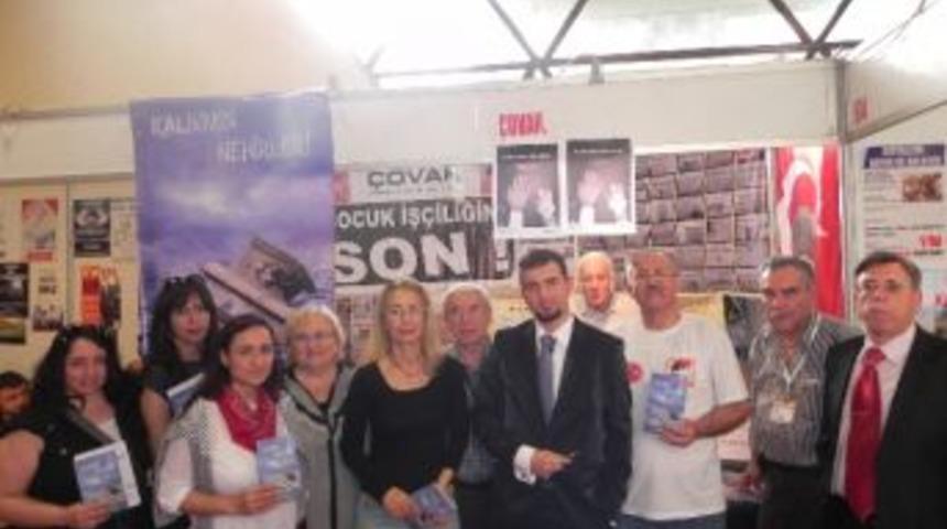 Bir &Ccedil;ocuğa Sarıl, Geleceğe Sahip &Ccedil;ık