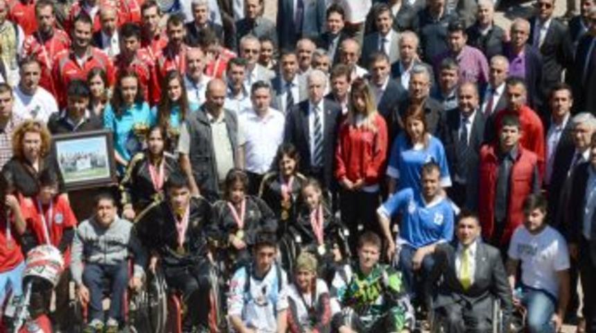 Zihni Aldırmaz Şampiyonlarla Buluştu