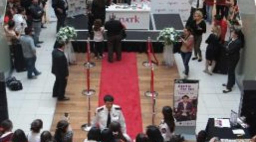 Can Bonomo Espark’ta Hayranlarıyla Buluştu