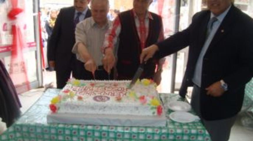 Dostluk Buketleri Bayan Derneği Simav'da Kermes Düzenledi