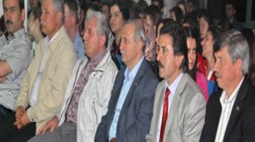 Gen&ccedil;lerin Coşkusuna Başkan Karahan'da Ortak Oldu