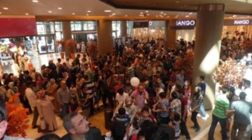 Piazza'da Açılış Coşkusu Sürüyor