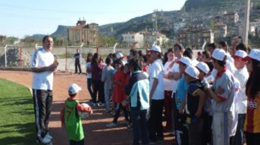 Nevşehir&rsquo;de &ldquo;nerede Hareket Orada Bereket&rdquo; Sloganıyla Spor Şenliği D&uuml;zenlendi