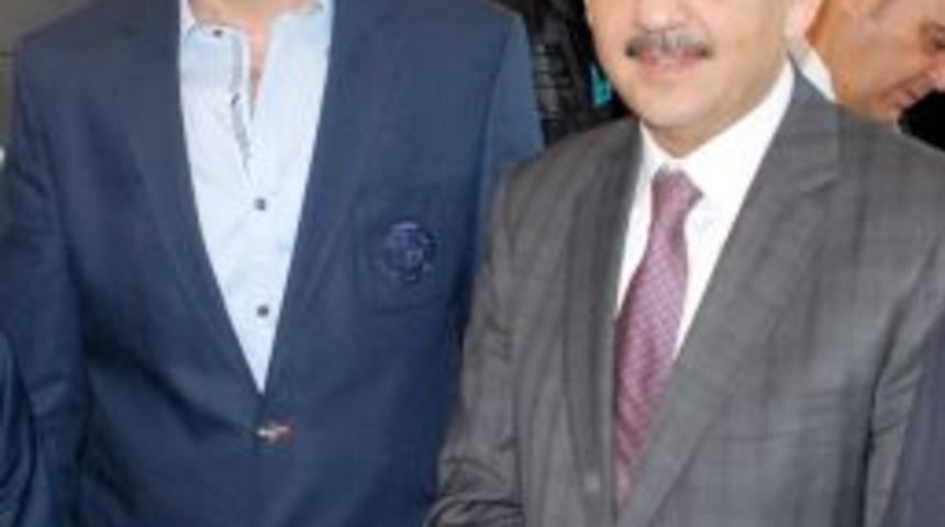 Osman &Ouml;zk&ouml;yl&uuml;, Yabancı Futbolcu Sayısını Az D&uuml;ş&uuml;n&uuml;yor