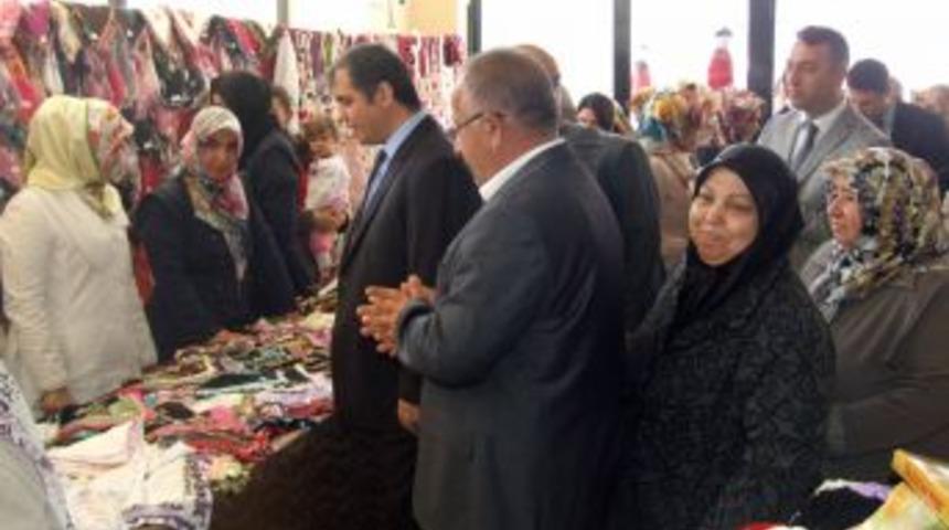Vefa Derneği'nden Ihtiya&ccedil; Sahibi &Ouml;ğrenciler Yararına Kermes