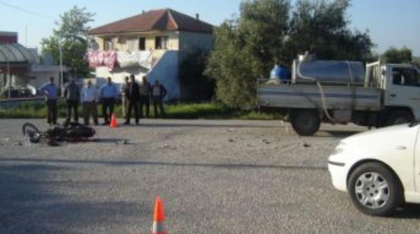Kamyonet Motosikletle &Ccedil;arpıştı: 1 Yaralı