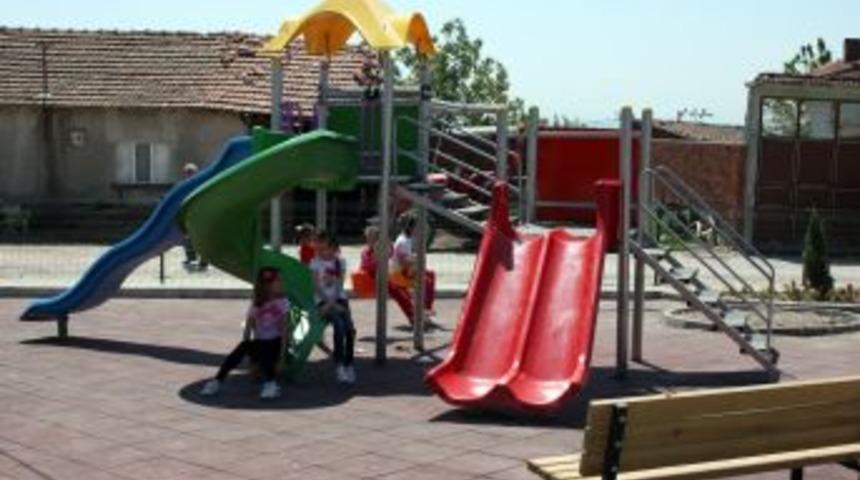 Harmanlı K&ouml;y&uuml; &Ccedil;ocukları Parkla Sevindi