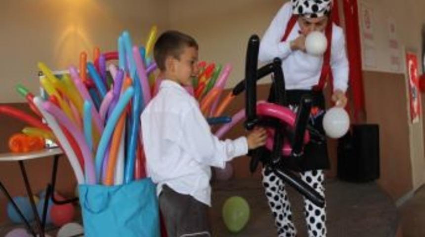 Balondan Fig&uuml;rler &Ccedil;ocukları B&uuml;y&uuml;ledi