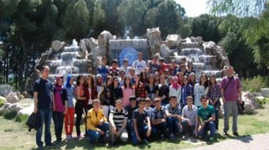 Hisarcık Anadolu &Ouml;ğretmen Lisesi &Ouml;ğrencileri Ege &Uuml;niversitesi'ni Ziyaret Etti