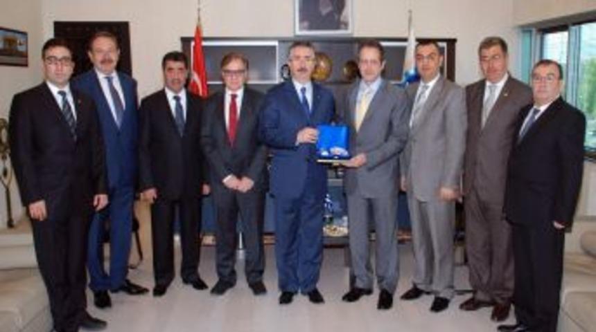 B&uuml;y&uuml;kel&ccedil;i Loukakis: T&uuml;rkiye Ile Ticari Ilişkilerimizi Artırmak Istiyoruz