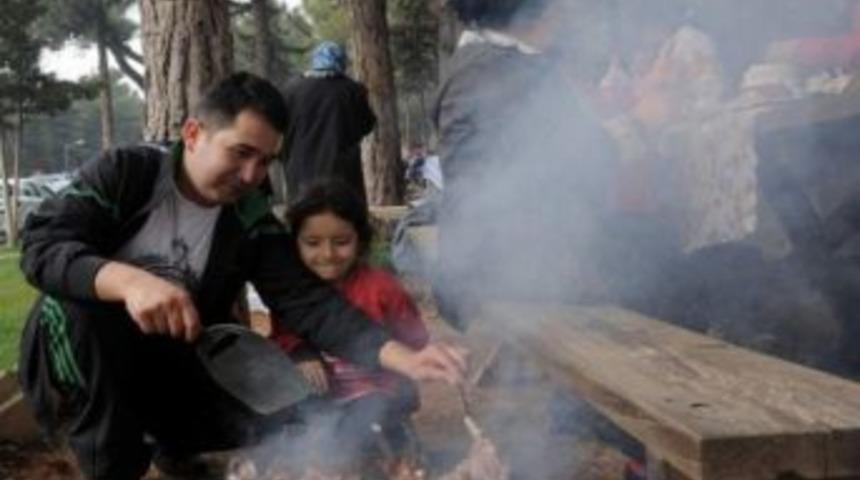 Piknik&ccedil;iler Ilıca&rsquo;ya Akın Etti