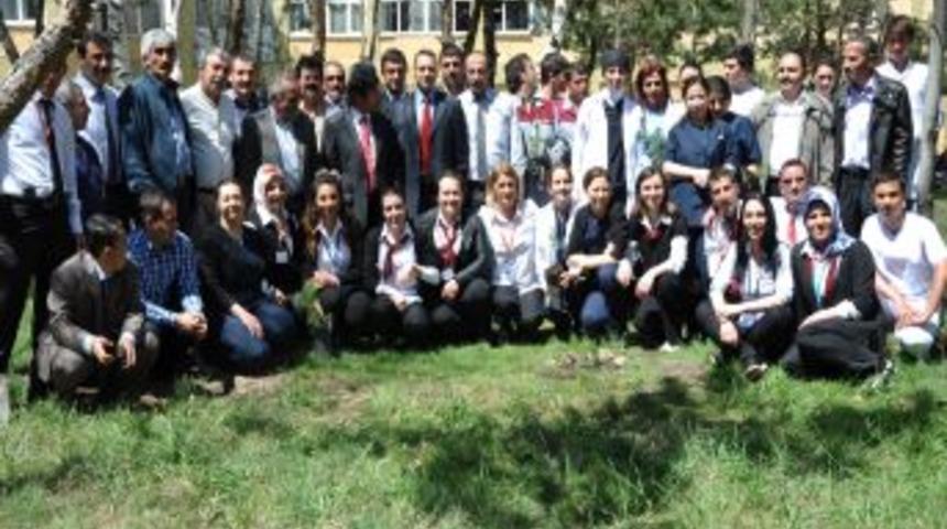 Sağlık &Ccedil;alışanları Hastanelerini Yeşillendirdi