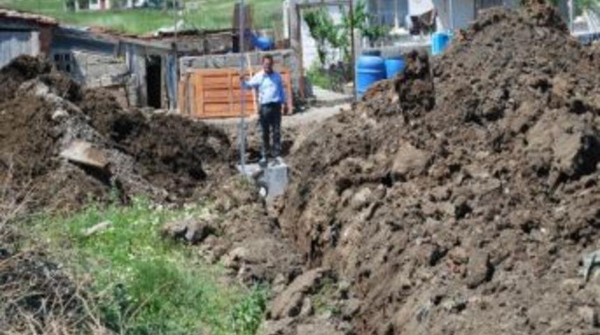 K&uuml;&ccedil;&uuml;kk&ouml;y'de Alt Yapı &Ccedil;alışmalarını S&uuml;rd&uuml;r&uuml;yor