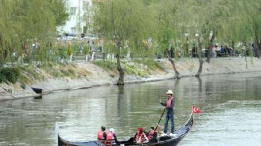 Kızılırmak'ta Gondol Keyfi
