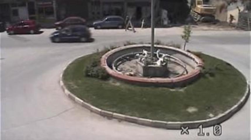 Bakkal D&uuml;kkanının Saniye Saniye &Ccedil;&ouml;kme Anı