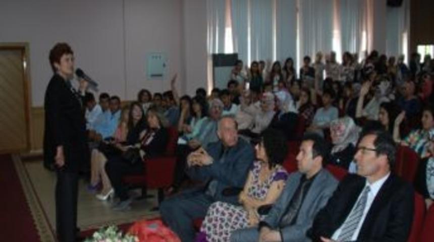 &Uuml;niversitede, &ldquo;uygulamadan &Ouml;rneklerle Okul &Ouml;ncesi Eğitim&rdquo; Konferansı