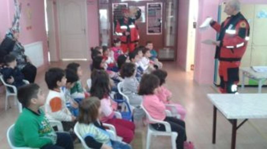 Minik &Ouml;ğrencilere Deprem Ve Yangın Tatbikatı