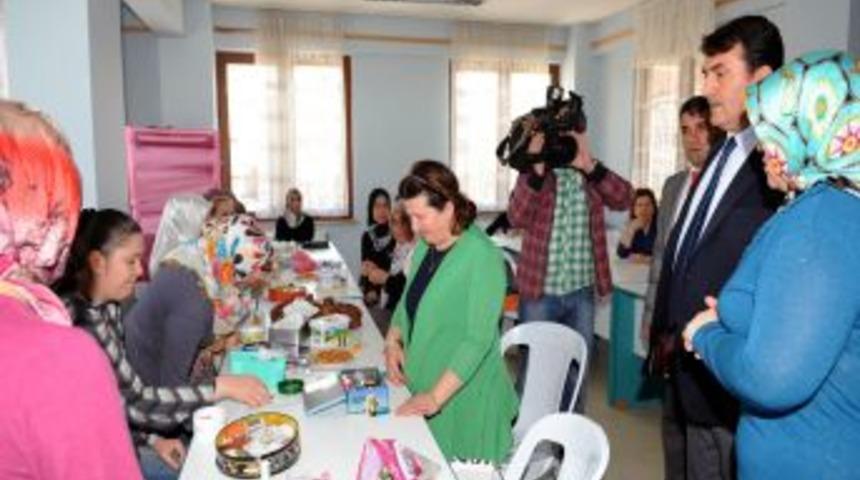 Kadınlar Mahallelerinde Meslek Sahibi Oluyor