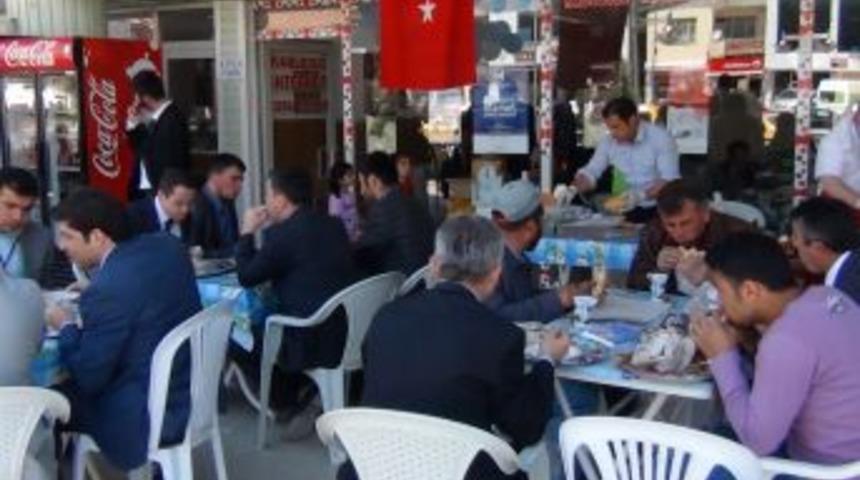Akdağmadeni'nde &Ouml;ğrenciler Yararına Kermes D&uuml;zenlendi